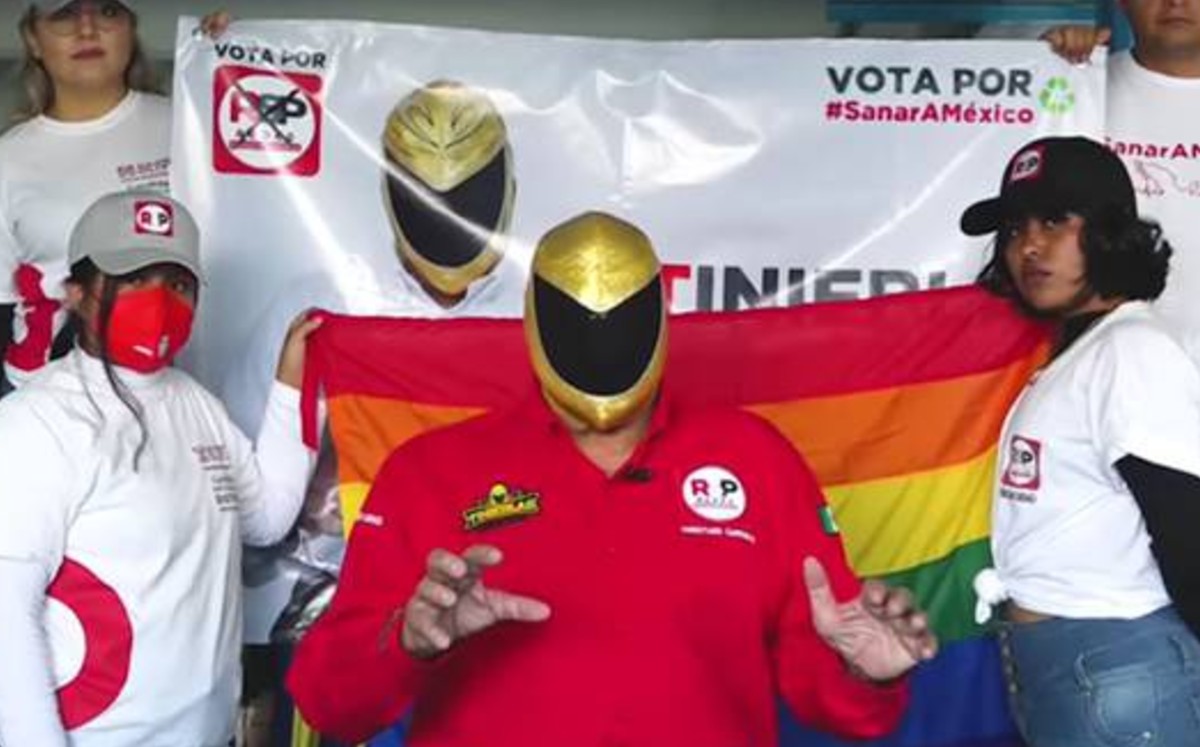 Tinieblas sale a dar la cara; ofrece disculpas a la comunidad LGBT. (Especial)