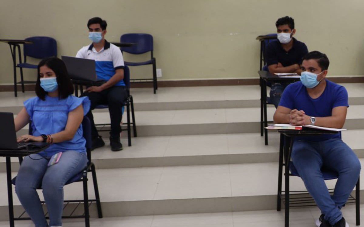 Universidad Autónoma de Tamaulipas hace simulacro de regreso a clases presenciales. (Cortesía)