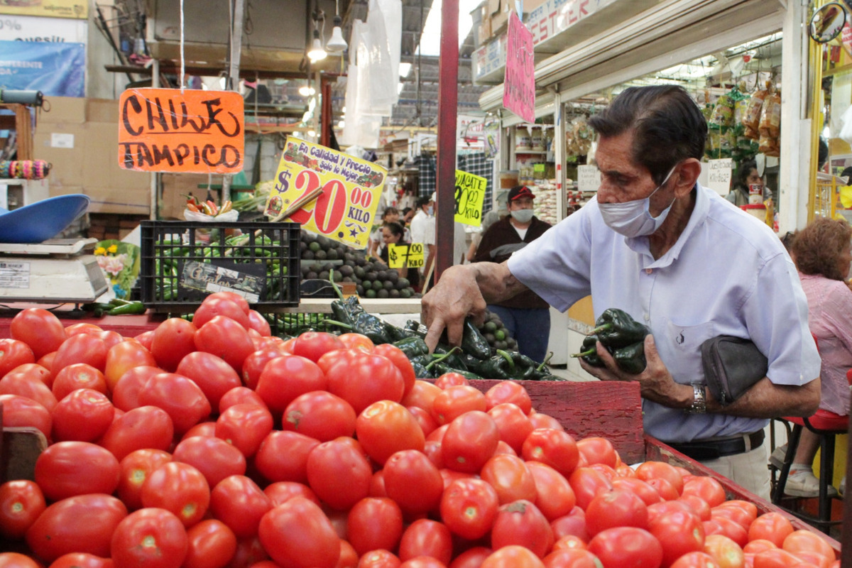 Venta de verduras en puestos de mercados de la ciudad. (Agencia Enfoque)