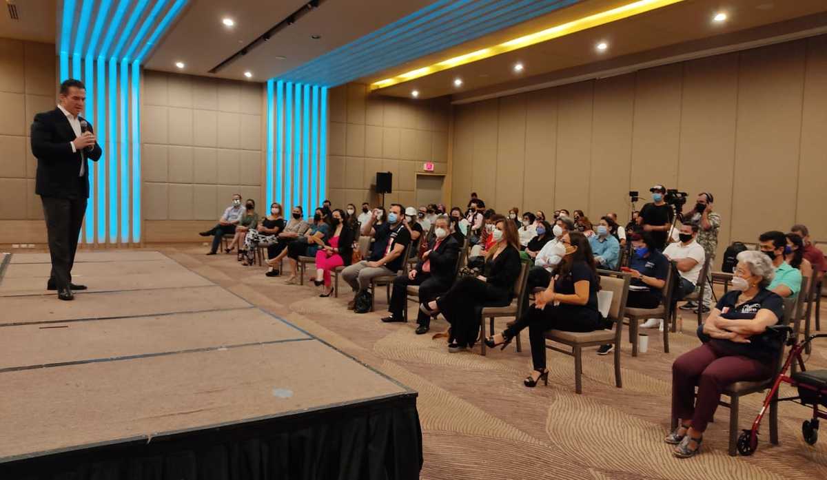 Adrián de la Garza asegura conseguir vacunas anticovid en EU. Foto: Orlando Maldonado