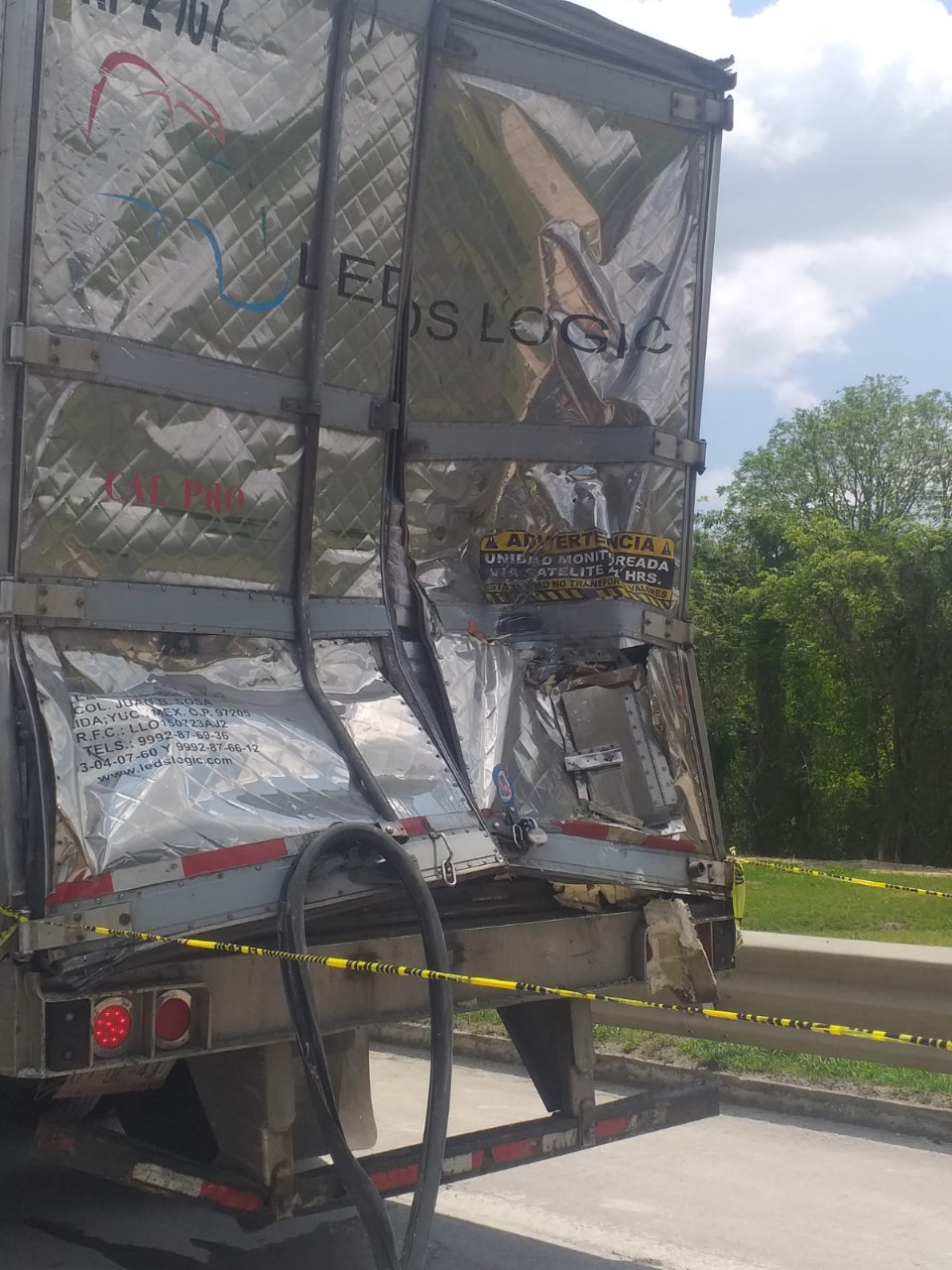 Copiloto muere luego de que su autobús chocara con un tráiler en Veracruz. (Isabel Zamudio).