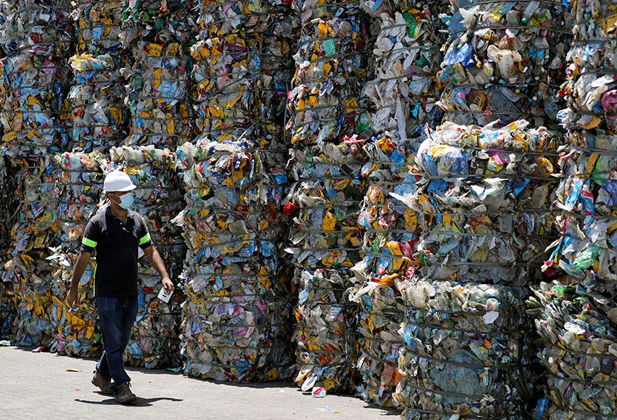En Giza, Egipto, cuentan con su fábrica de reciclaje para mantener limpio el Río Nilo. |Reuters