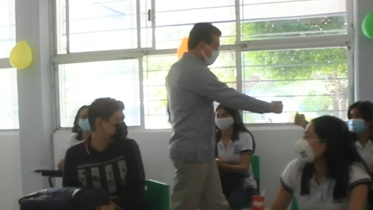 Gobernador de Tuxtla atestigua clases presenciales en Cobach