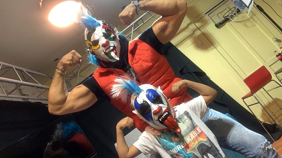 Psycho Clown conoce y convive con Mateo (Facebook Psycho Clown)