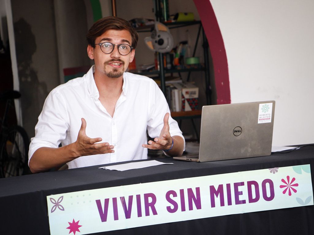 Roberto Alviso, primer candidato gay en Nuevo León. Foto: Especial.
