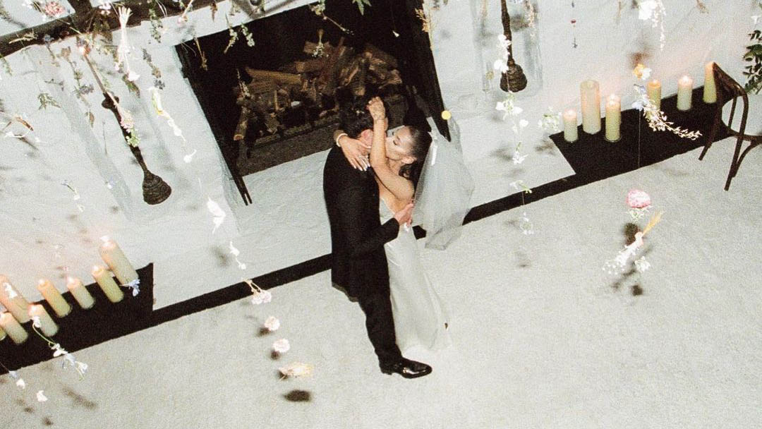 Ariana Grande comparte románticas fotos de su boda