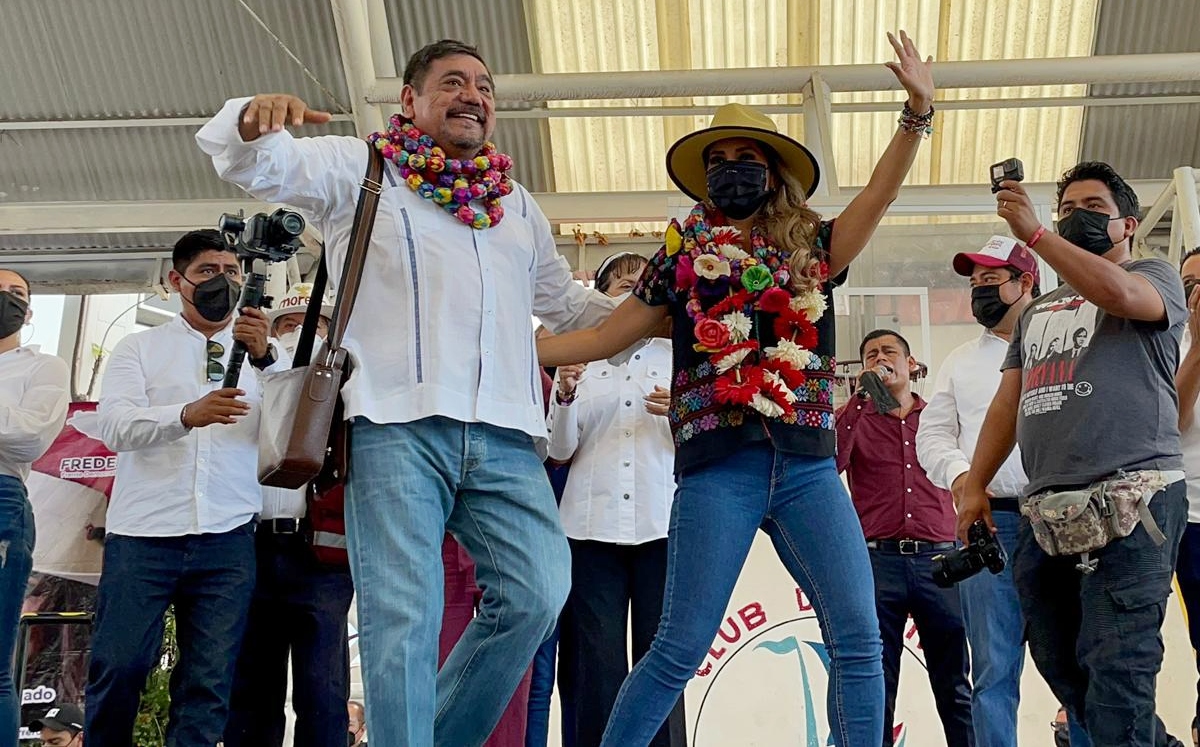 El ex candidato de Morena ha estado presente durante toda la campaña de su hija. (José Antonio Belmont)