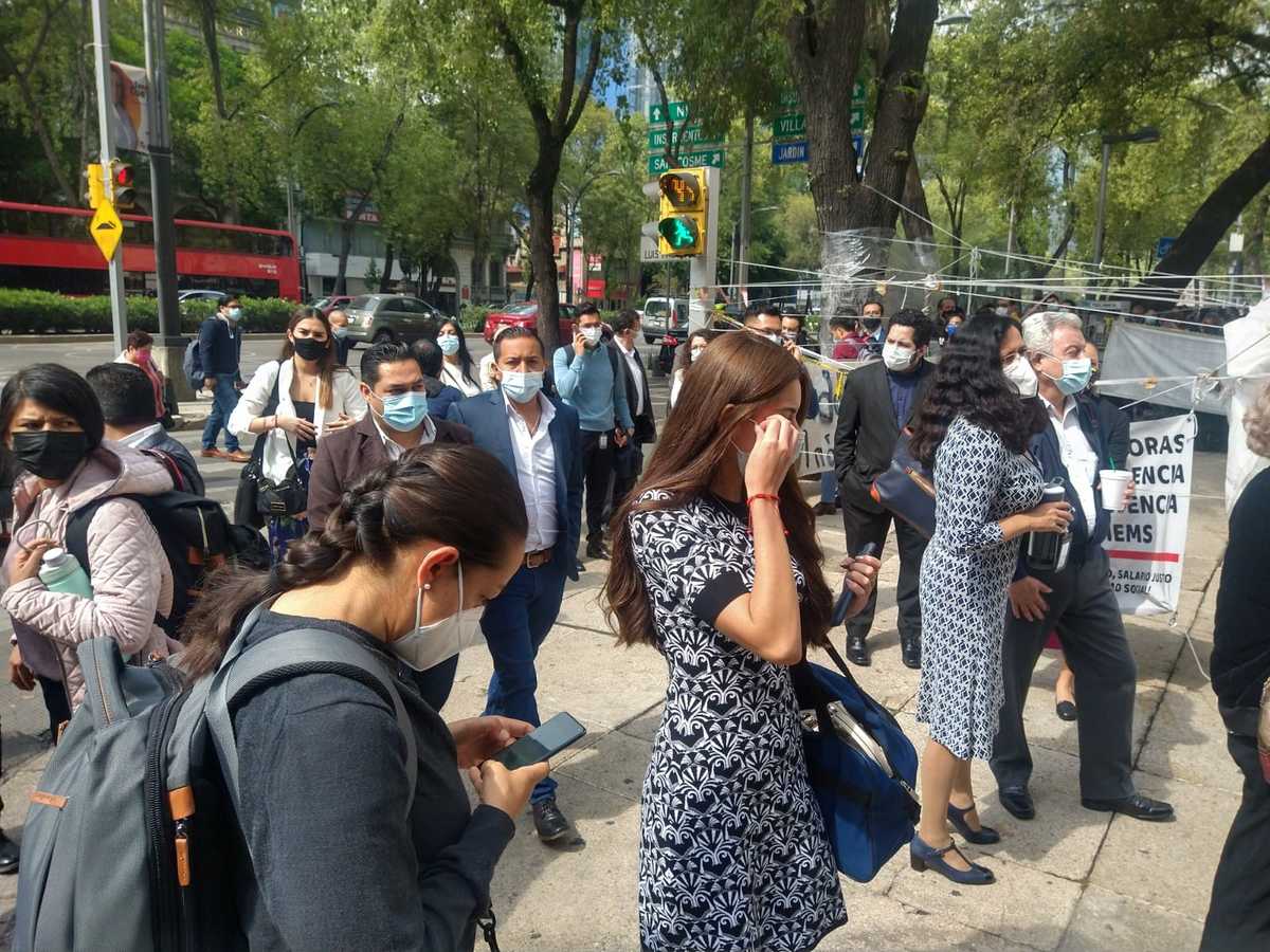 Manifestantes bloquean accesos del Senado. (César Velázquez)