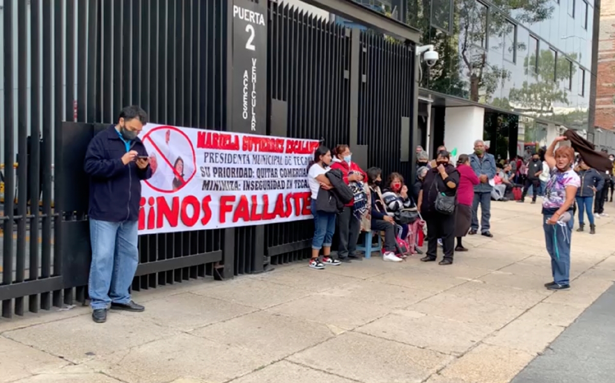 Los manifestantes bloquearon el acceso principal al Senado, impidiendo la entrada a los legisladores. (Silvia Arellano)
