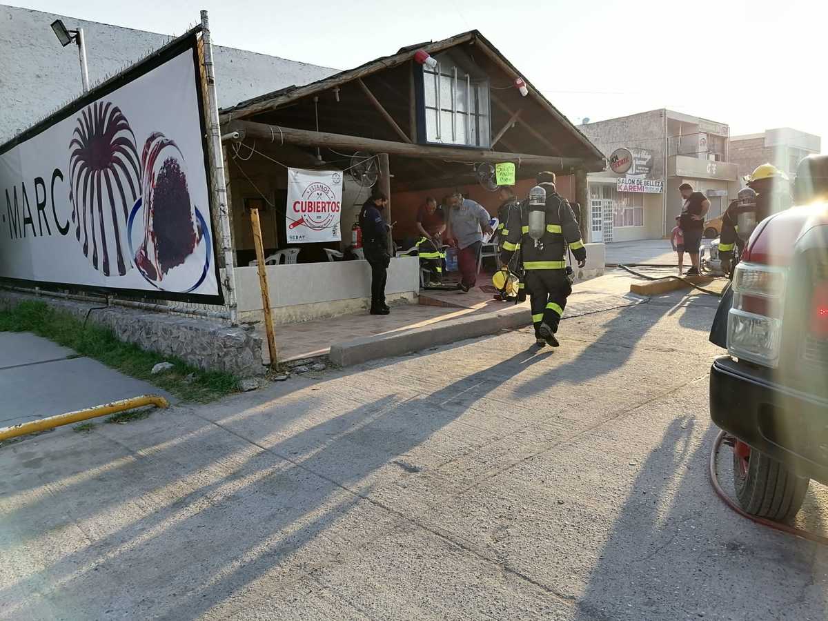 La tarde de este miércoles un incendio afectó a negocio tipo restaurante. (Notivox Digital)