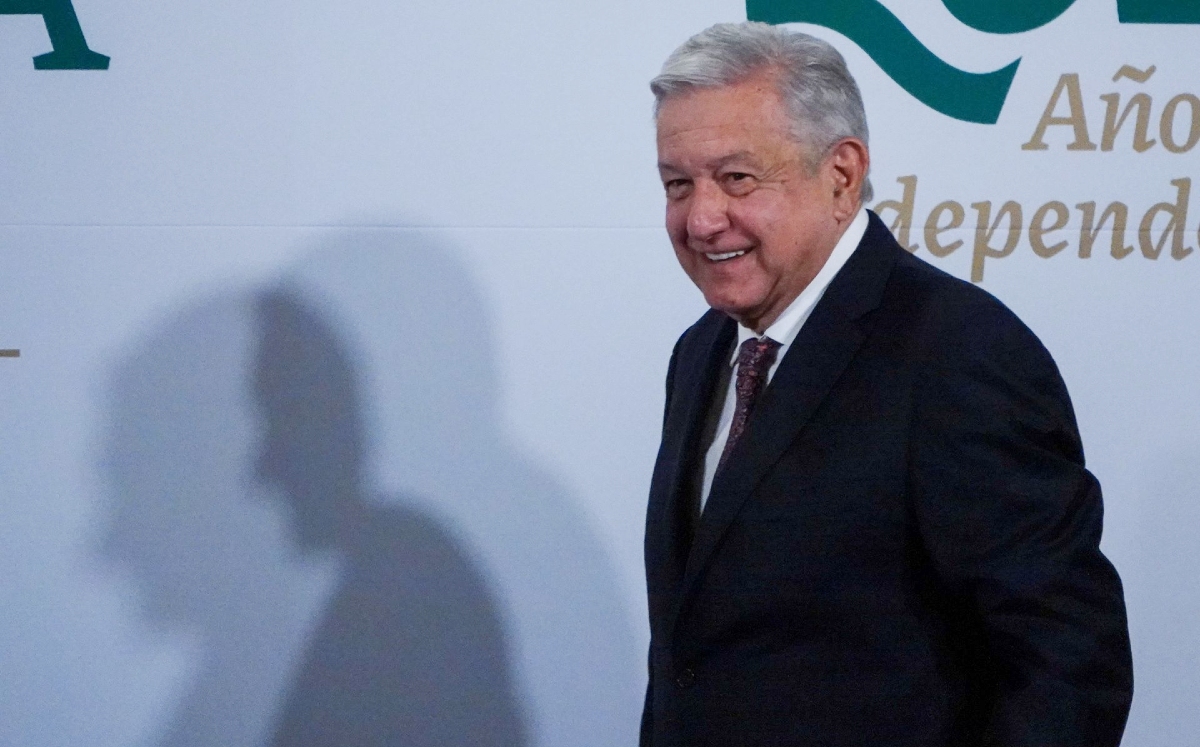 El Presidente llegando a su conferencia mañanera de hoy en Palacio Nacional. (Cuartoscruro)