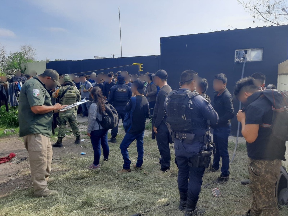 Migrantes liberados en Díaz Ordaz, Tamaulipas. (Anahy Meza)