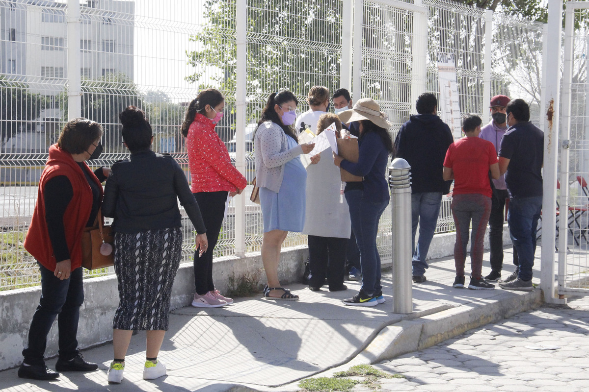 Mujeres embarazadas acuden a vacunarse contra Covid-19 en Texmelucan. (Agencia Enfoque)