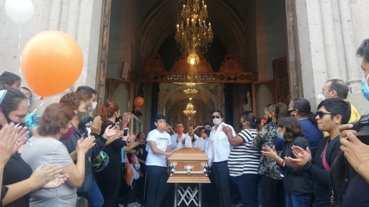 Alma Barragán terminó su campaña electoral en la tumba