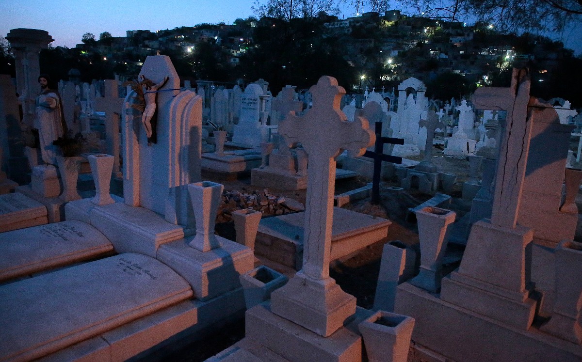 Se cumplieron cinco días de realizar la segunda exhumación con enfoque masivo. (Manuel Guadarrama)