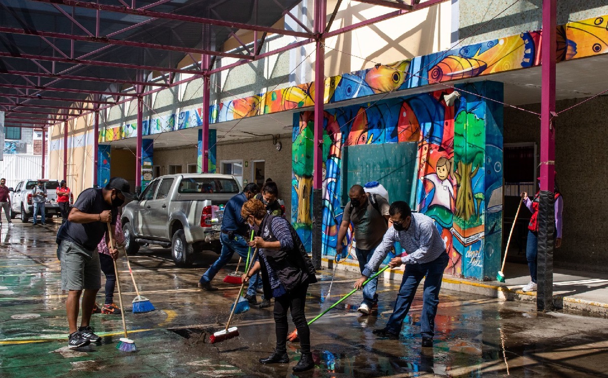 Limpieza de escuelas para el regreso a clases. (Cuartoscuro)