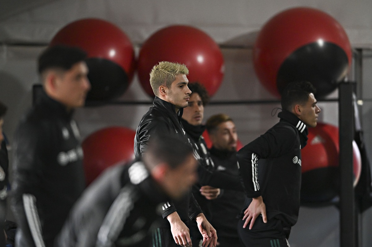 Raúl Jiménez durante un entrenamiento con la selección mexicana (Imago7)