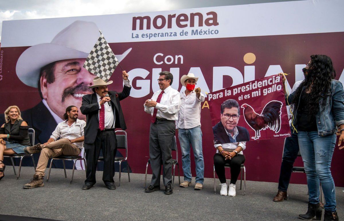 Ricardo Monreal fue 'destapado' con un cartel. (Especial)