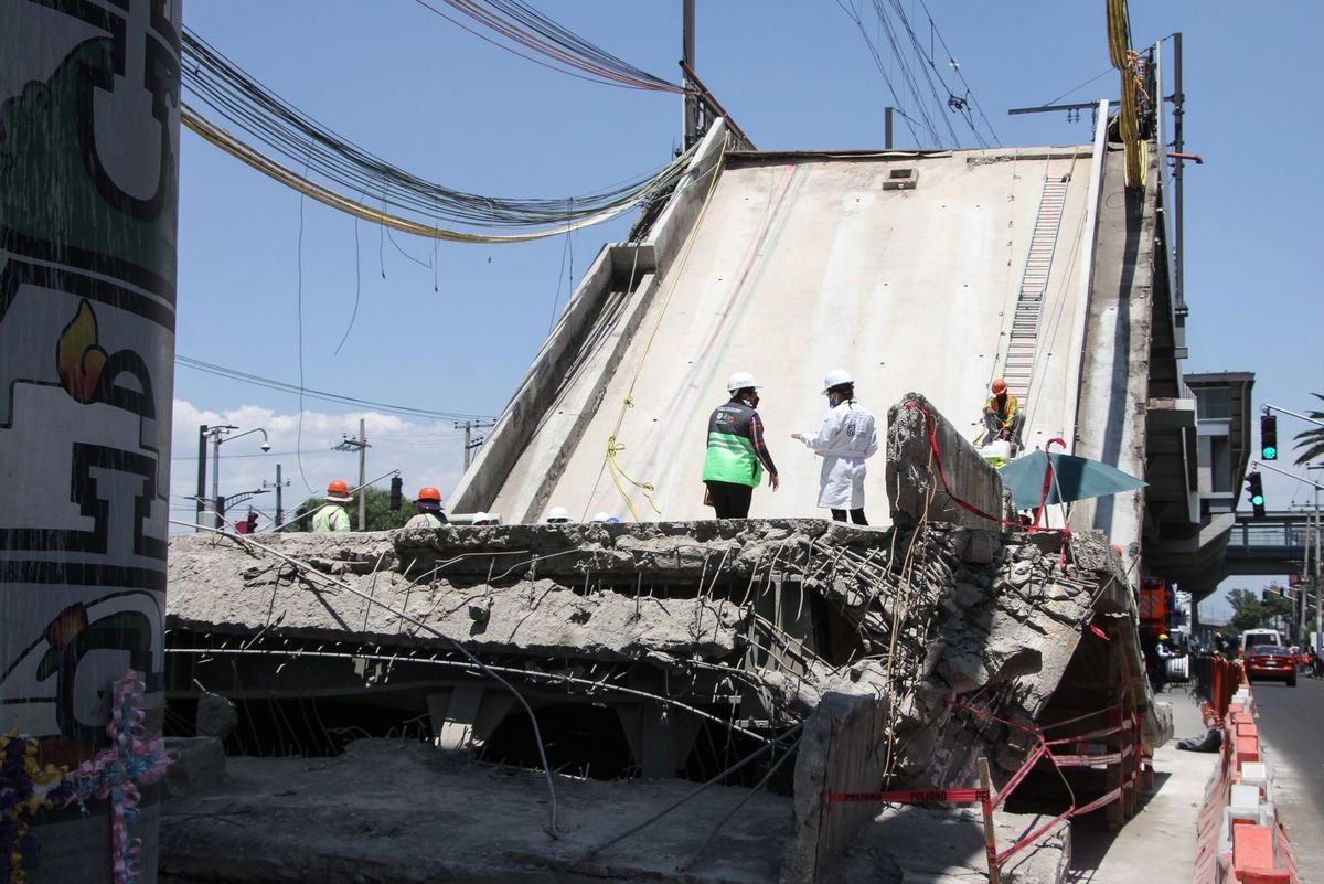 Trabajos de peritaje continúan en el lugar del derrumbe del puente de la Linea 12 del Metro. (Cuartoscuro)