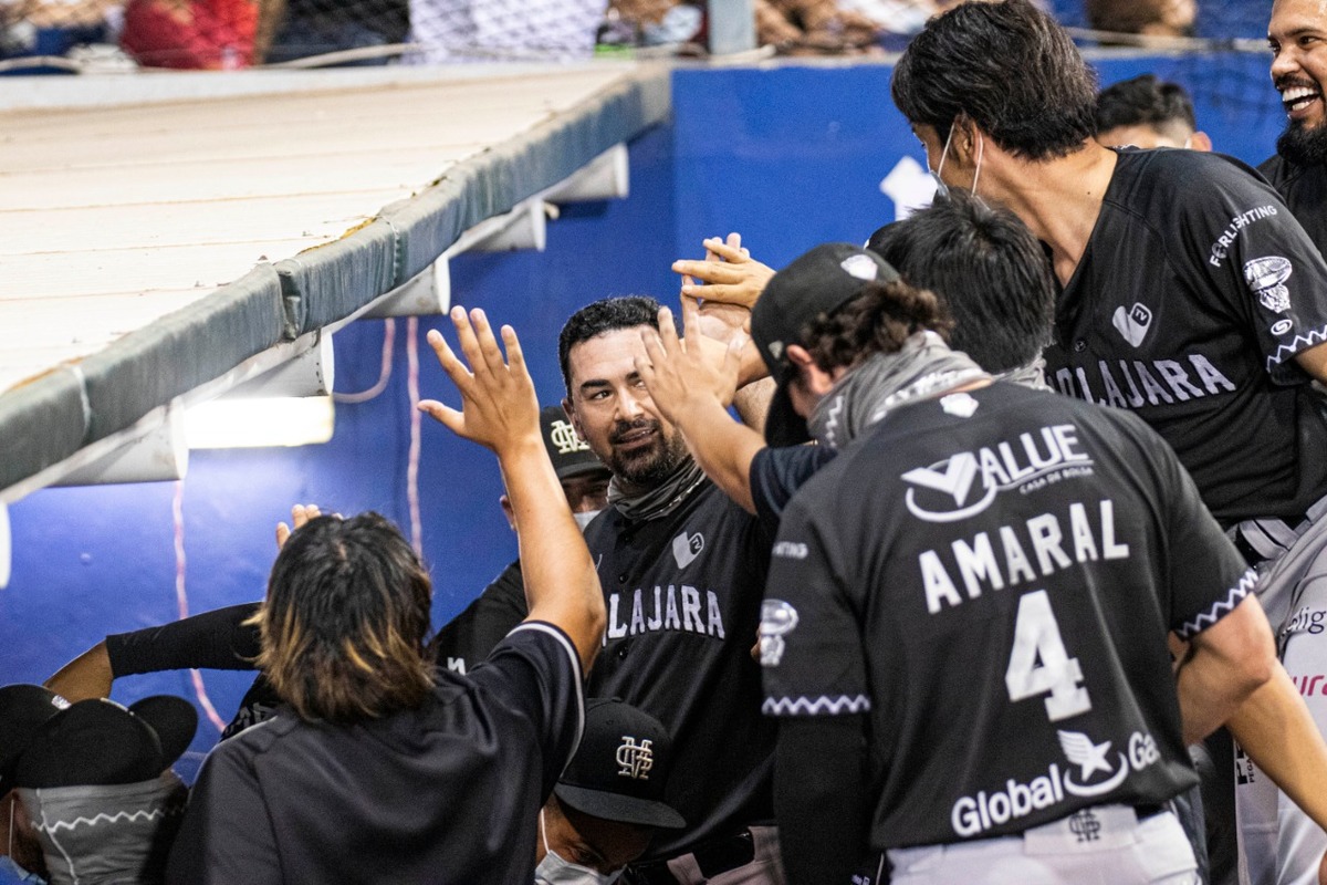 Adrián González conecta su primer HR en sexto triunfo de Mariachis (Cortesía)