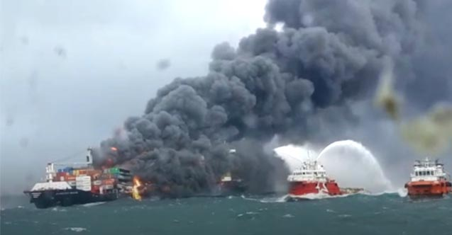 El barco transportaba, entre otros, 28 contenedores llenos de granulado de poliestireno | Especial