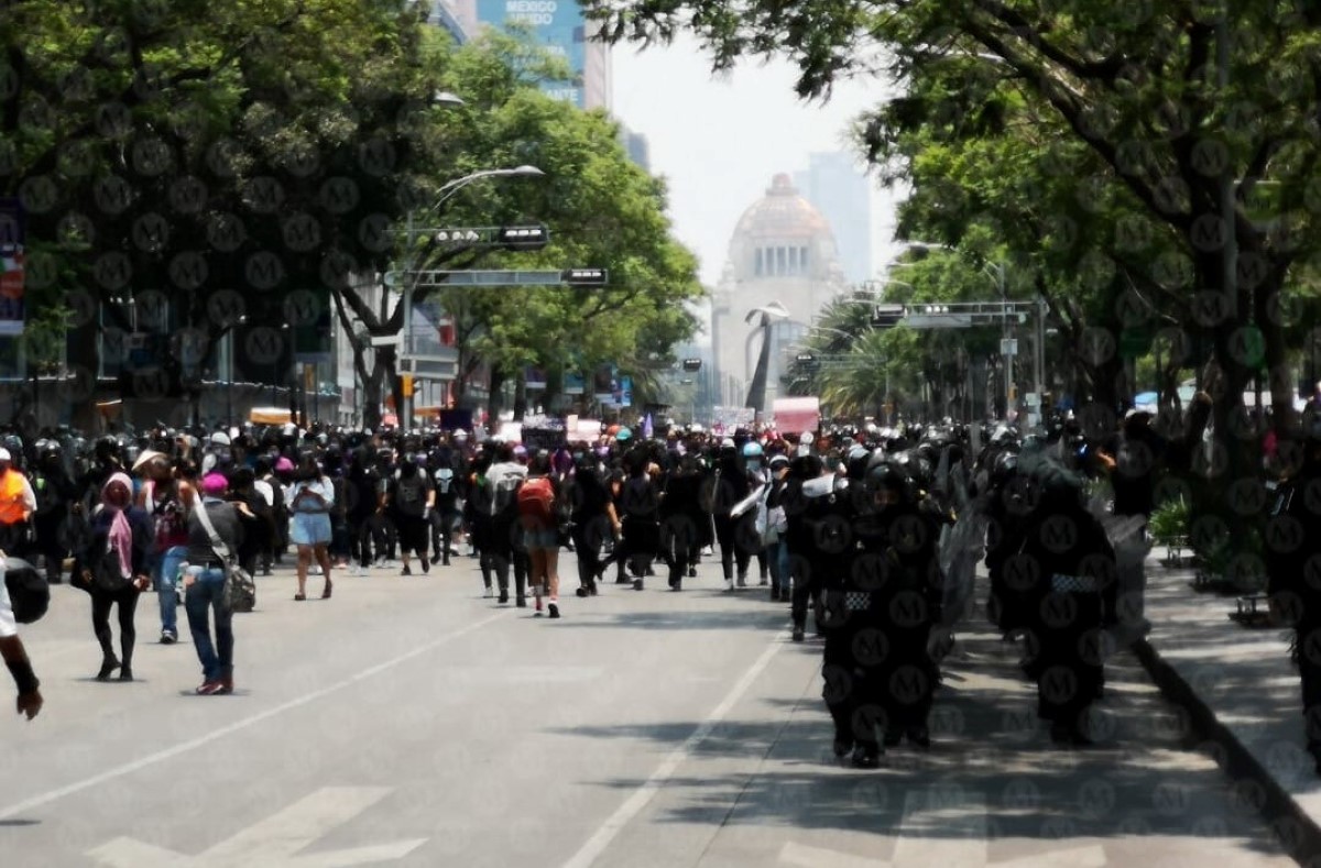 Las manifestantes fueron encapsuladas por la policía en Eje Central y Juárez. | Jorge Becerril