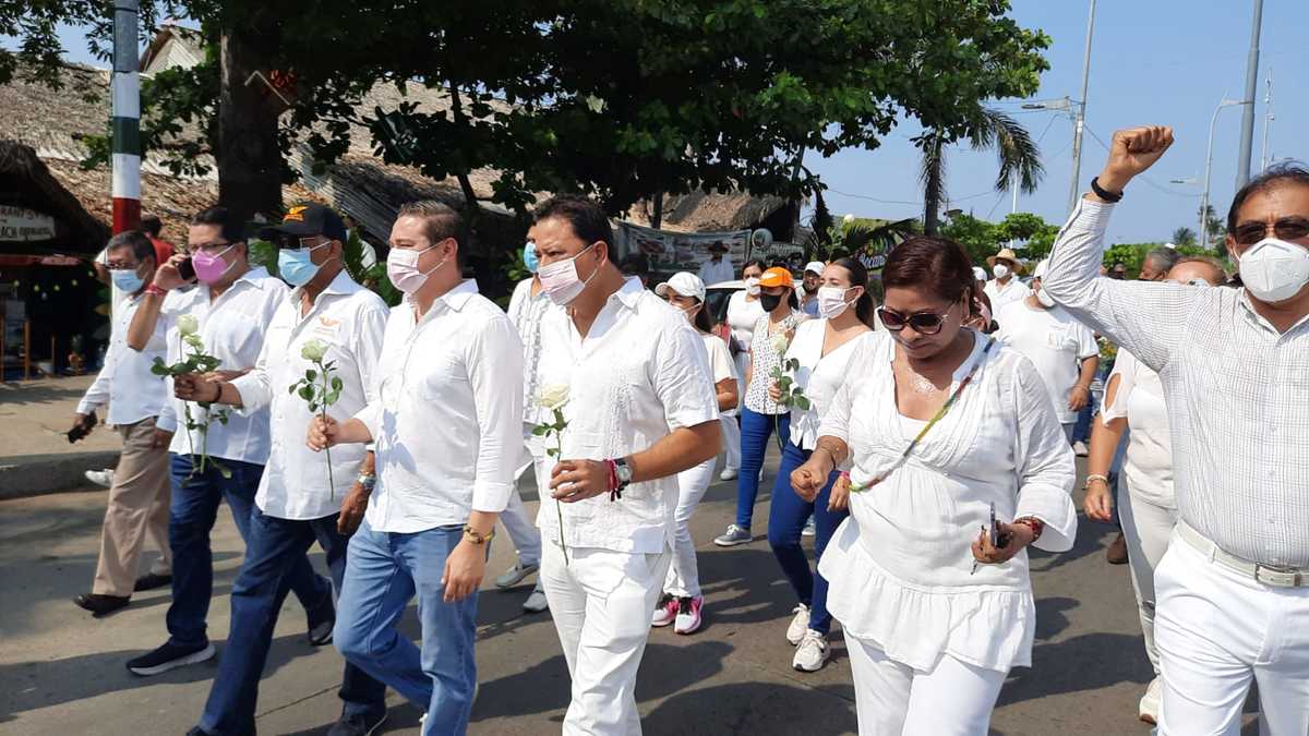 Al menos 200 militantes de MC y Fuerza por México marcharon en las calles. (Javier Trujillo)