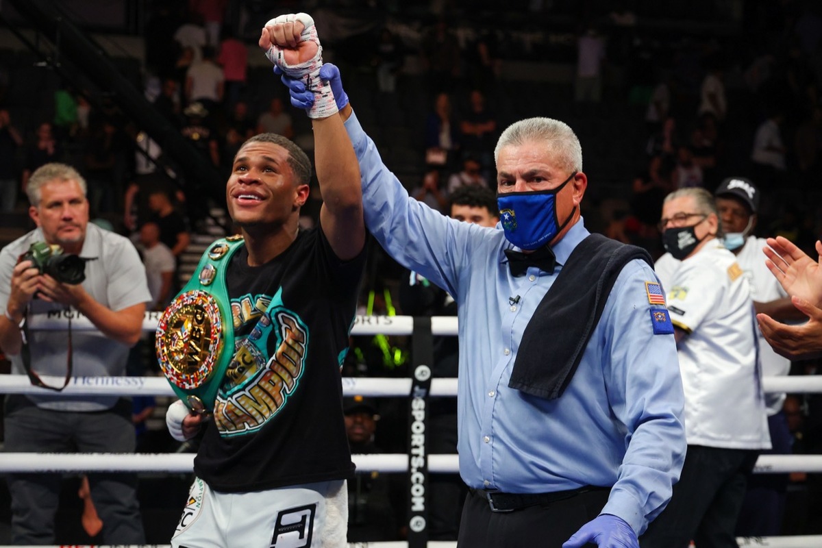 Davin Haney defiende su corona a pesar de un susto ante Linares
