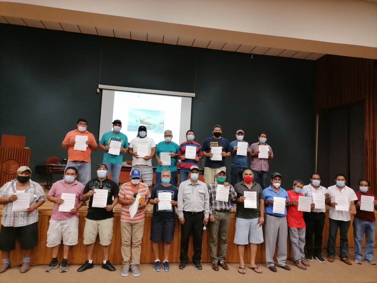 Pescadores de Tamaulipas participantes en el curso.
