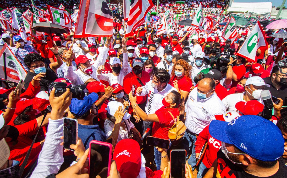 Christian Castro Bello cerró su campaña en el municipio de Campeche