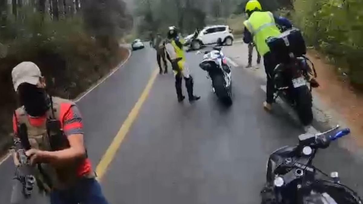 Edomex. Hombres armados detienen a motociclistas y los asaltan en carretera