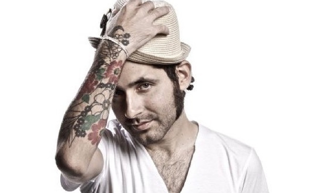 Eduardo Cabra, quien era conocido como 'Visitante' en la agrupación de música urbana. (Instagram)
