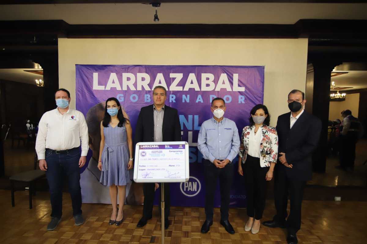 Fernando Larrazabal en campaña. Foto: Especial.