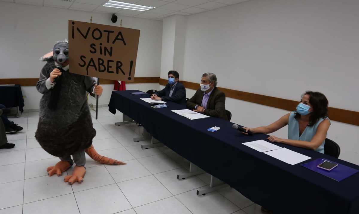 La “Rata de la Corrupción” reprochó a quienes optaron por la transparencia al hacer sus declaraciones. Foto: Roberto Alanís