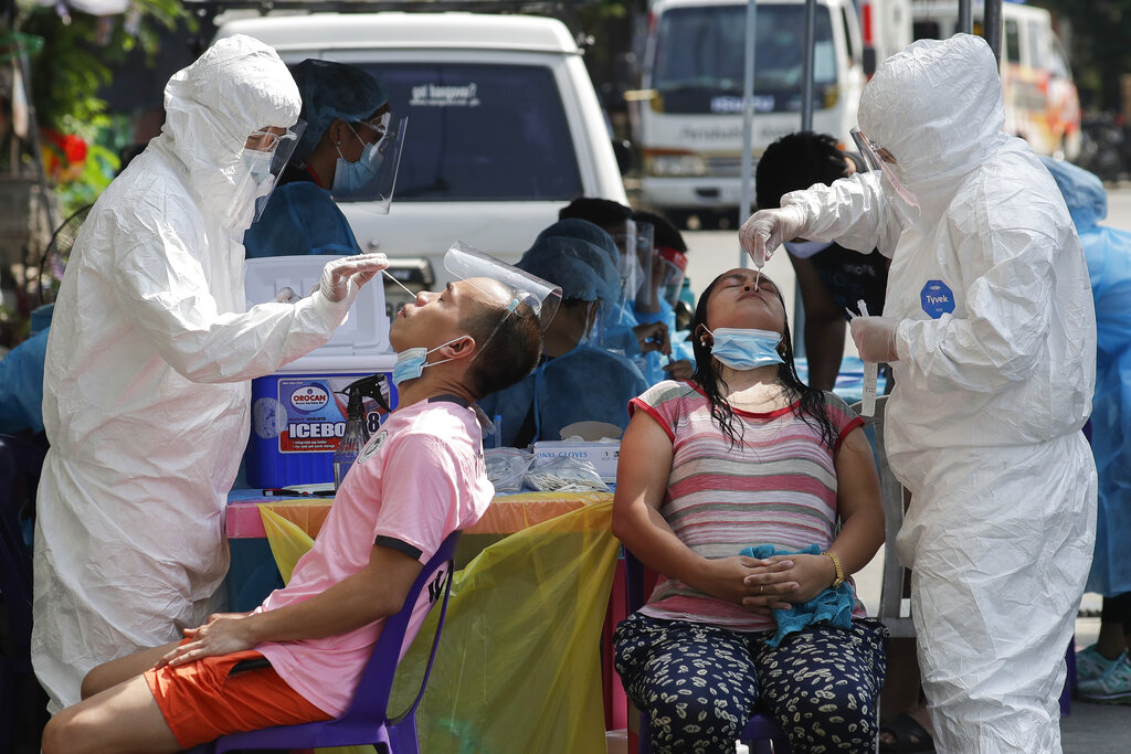 Al momento hay cuatro variantes del covid-19 catalogada como "preocupantes" por la OMS. (AP)
