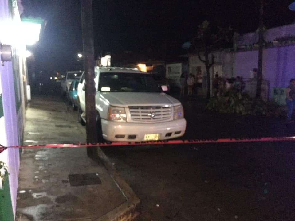 La camioneta de la candidata del PVEM recibió siete balazos. (Especial)