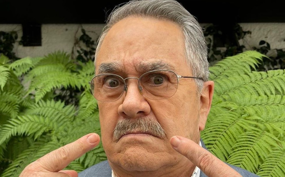 El conductor sorprendió a los televidentes con su cambio de 'look'. (Instagram)