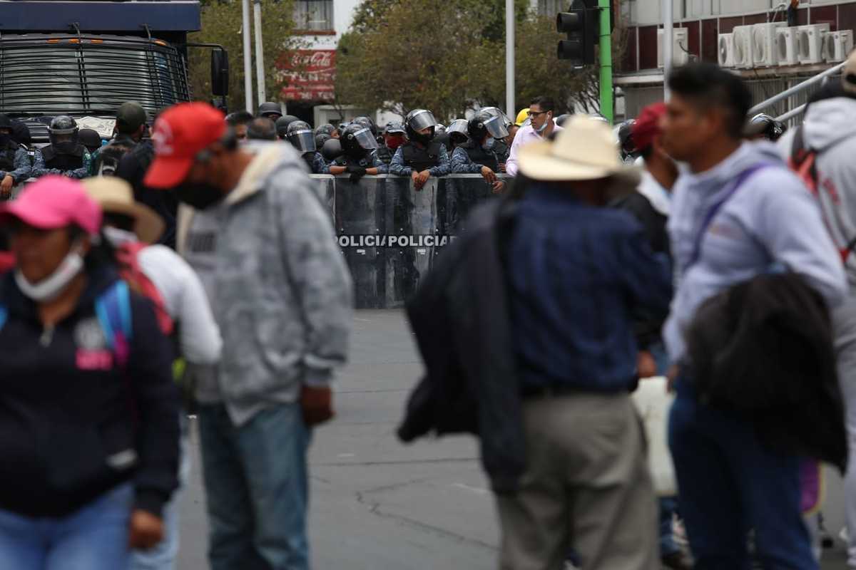 Enfrentamiento entre pobladores de Xuchitlán y elementos de seguridad de Hidalgo. (Jorge Sánchez)