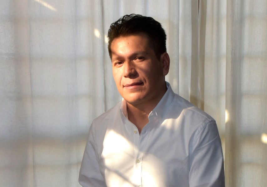"Desde niño me atrajo la pintura. Aprendí de mis padres a registrar momentos".