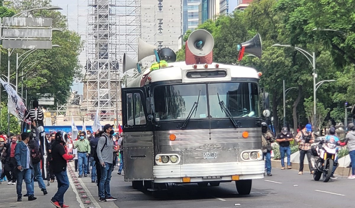 CNTE y normalistas marchan en Reforma. | César Velázquez