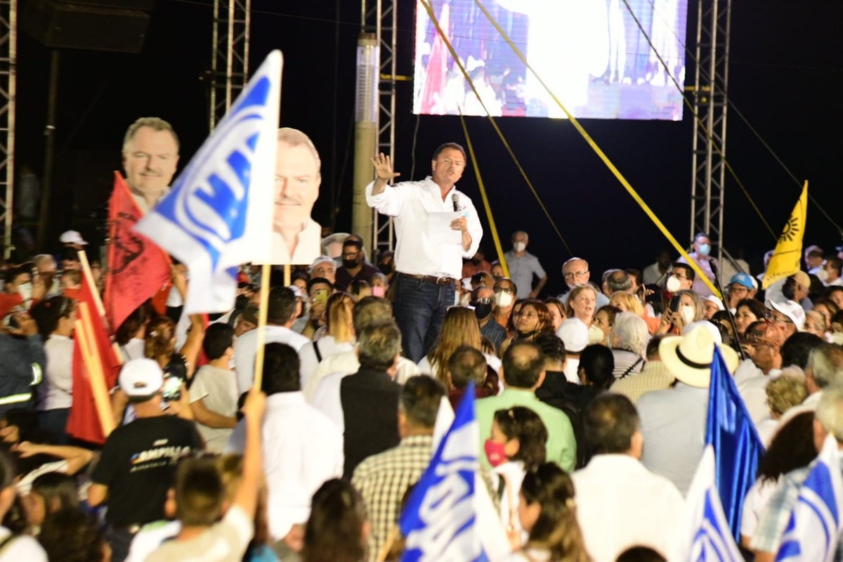 Ernesto 'Borrego' Gándara en cierre de campaña en Sonora. (Especial)