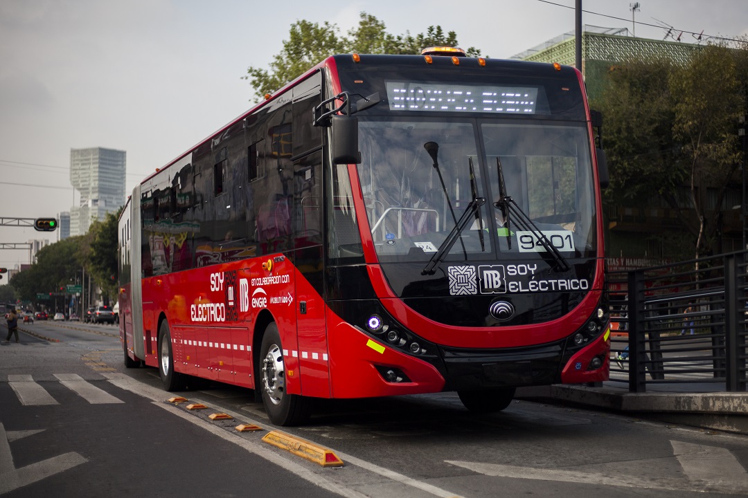 Con las operaciones del primer Metrobús cien por ciento eléctrico inició el cambio que la movilidad compartida requiere en la Ciudad de México. (Corte