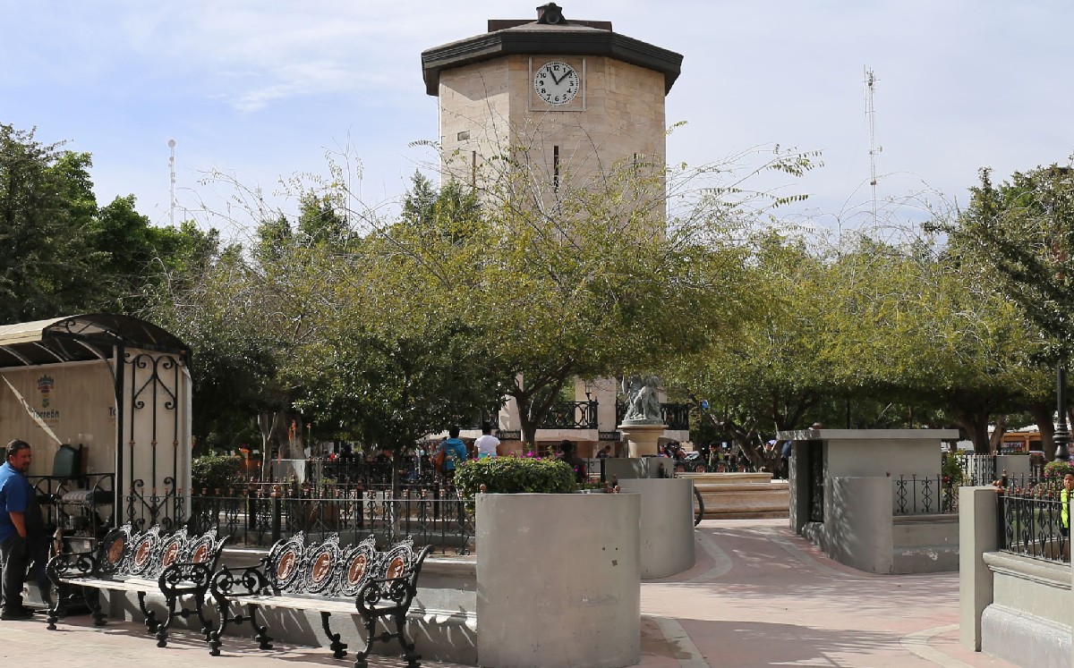 Emblemático reloj de la Plaza de Armas de Torreón. (Manuel Guadarrama)
