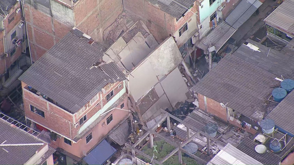 Los equipos de emergencia continúan trabajando tras la caída del edificio en Río de Janeiro, Brasil. | Foto: publicada por G1