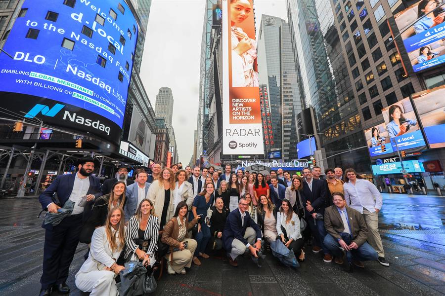 Trabajadores de la empresa uruguaya dLocal en Nueva York. (EFE)