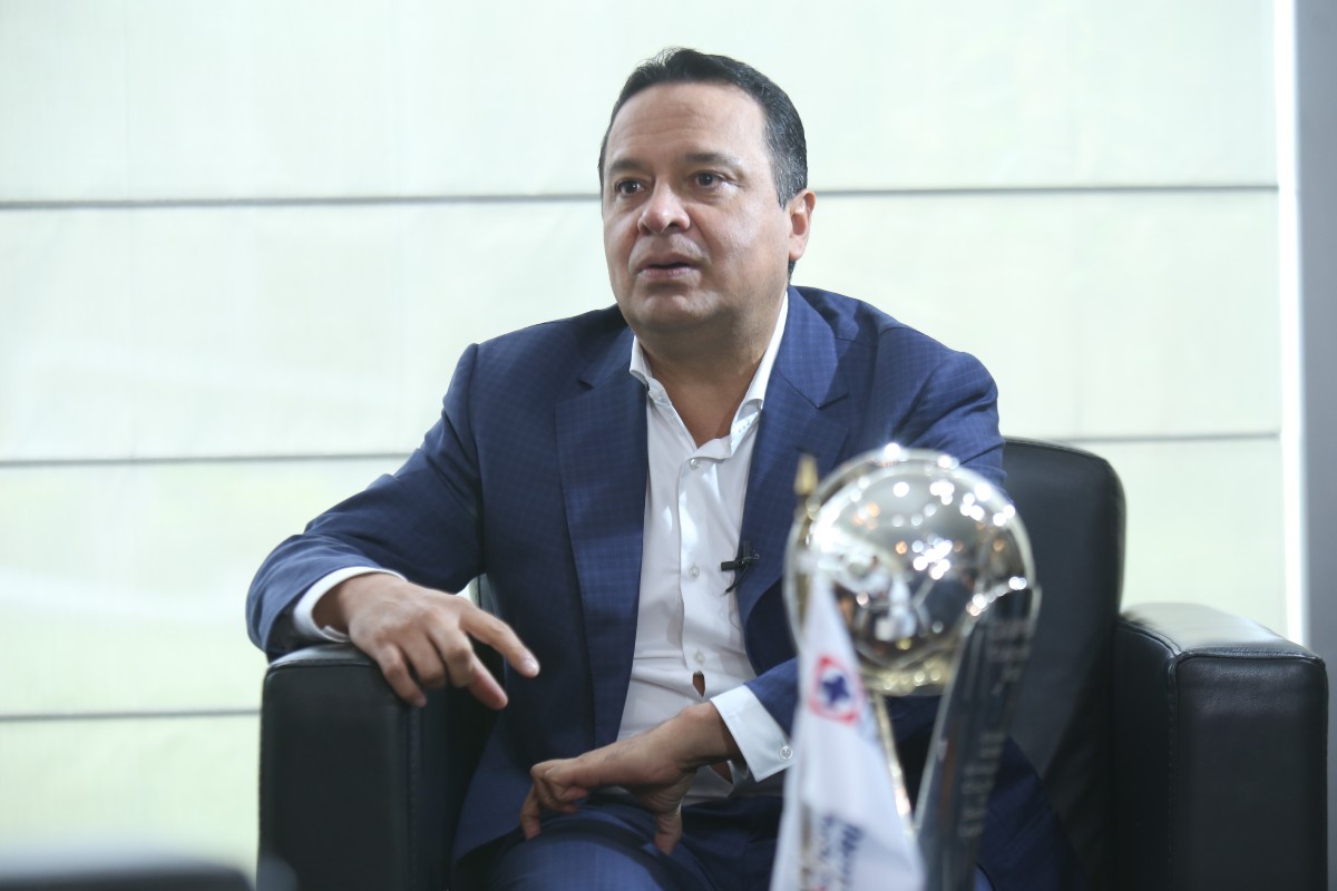 Víctor Manuel Velázquez (Juan Carlos Bautista)