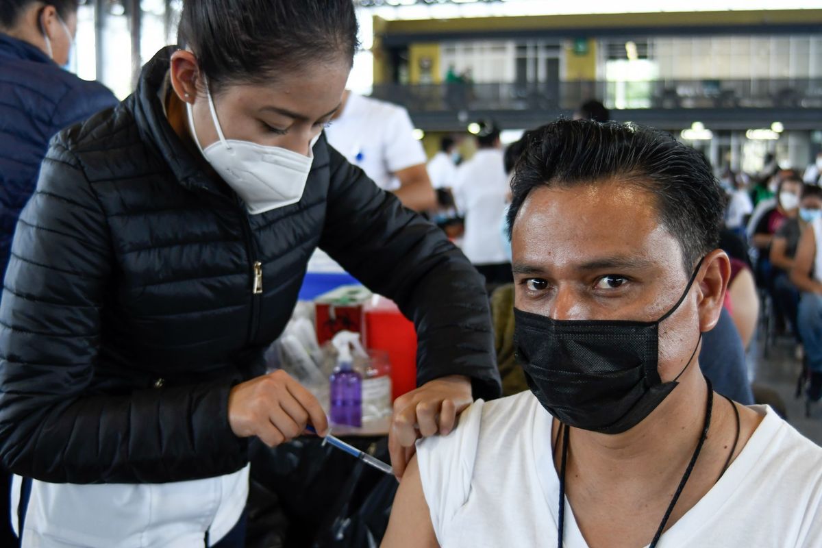 Ayer se aplicaron más de 900 mil dosis contra covid-19 en México. (Cuartoscuro)