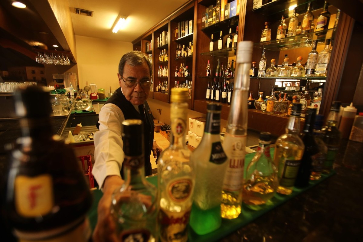 Auguran restaurantes de NL pérdidas de hasta un 15 por ciento por Ley Seca. Foto: Roberto Alanís/Archivo