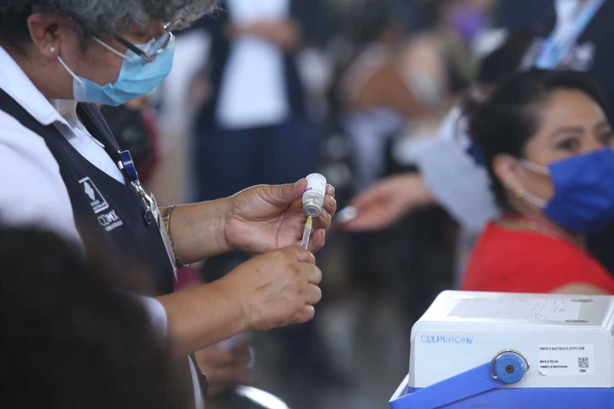Continúa plan de vacunación contra covid-19 en la CdMx. (Juan Carlos Bautista)