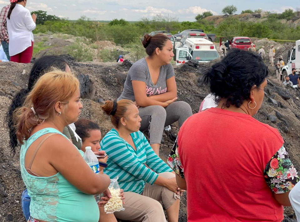 Familiares de los mineros esperan noticias de las autoridades. | Iván Sánchez
